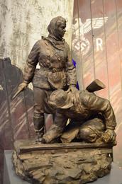 Музей ВОв в Минске (Беларусь) &laquo;Рельсовая война&raquo;. 1988 г. Скульптор С. М. Вакар